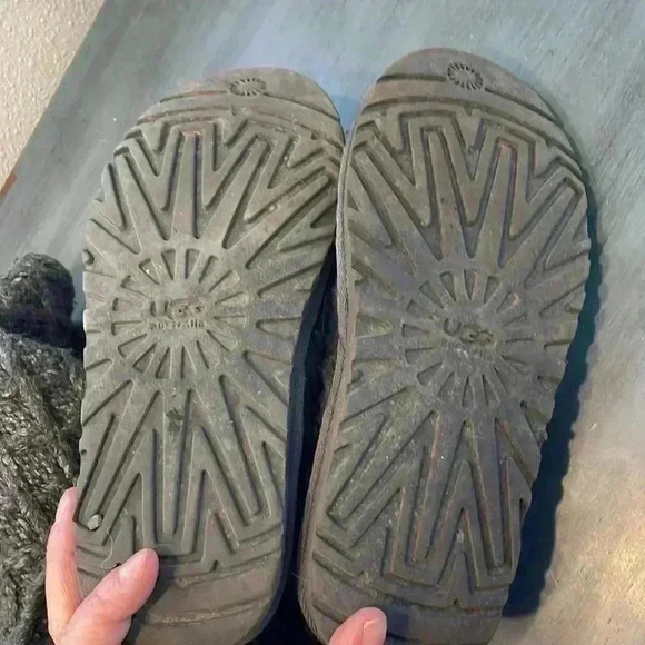 UGGS Women’s Woven Boots - Picture 5 of 7